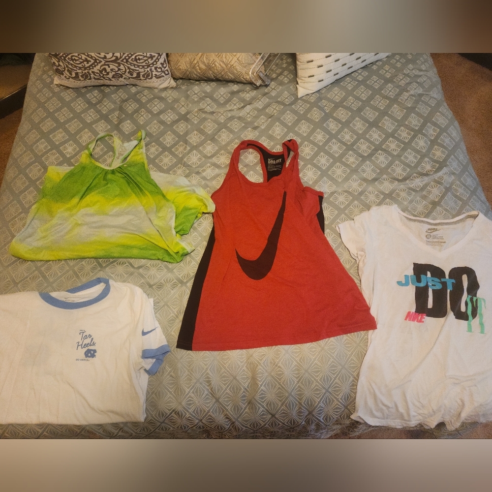 Nike workout tops